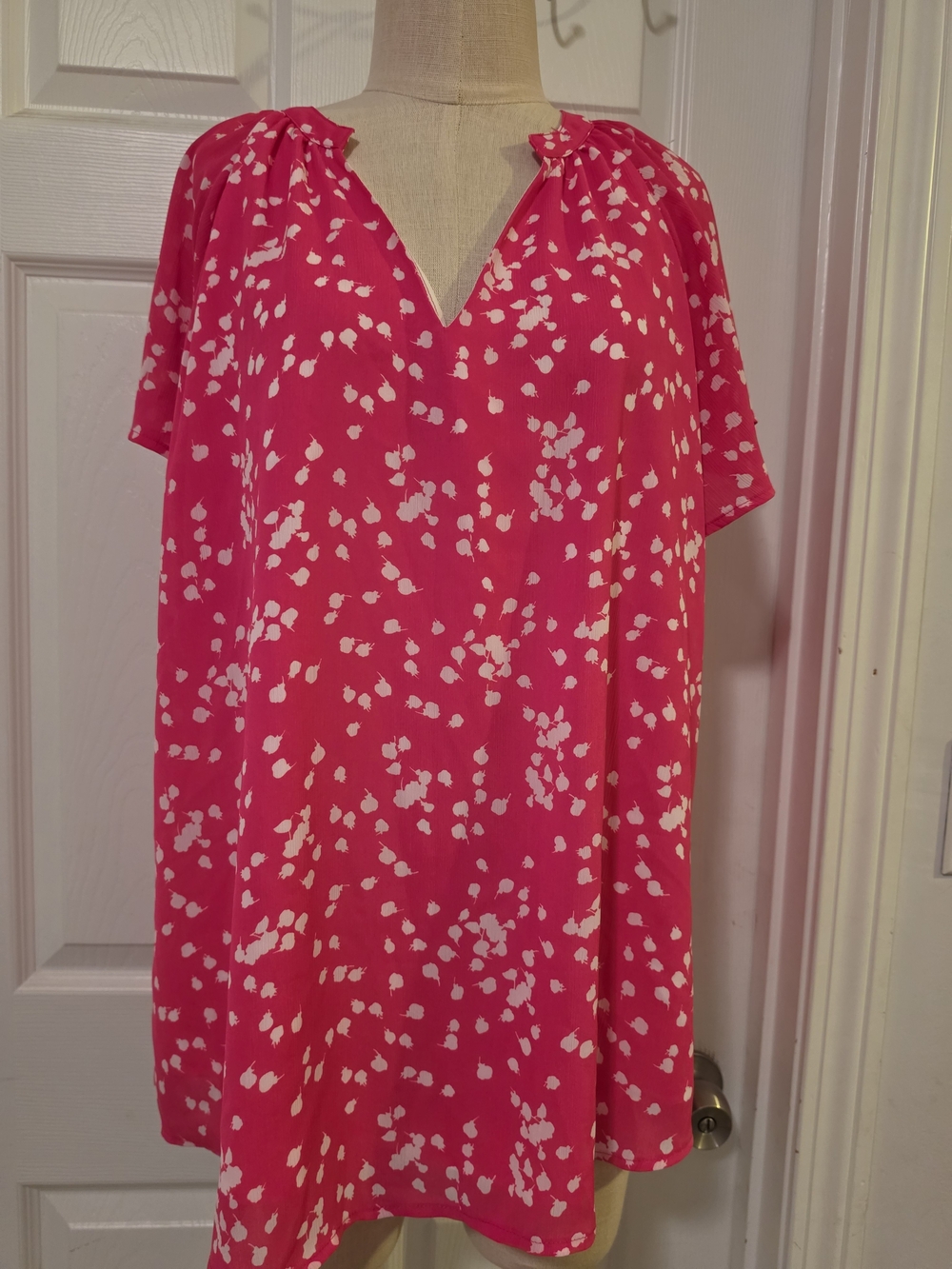Women's Pink Printed Split-Neck Top Size 2X